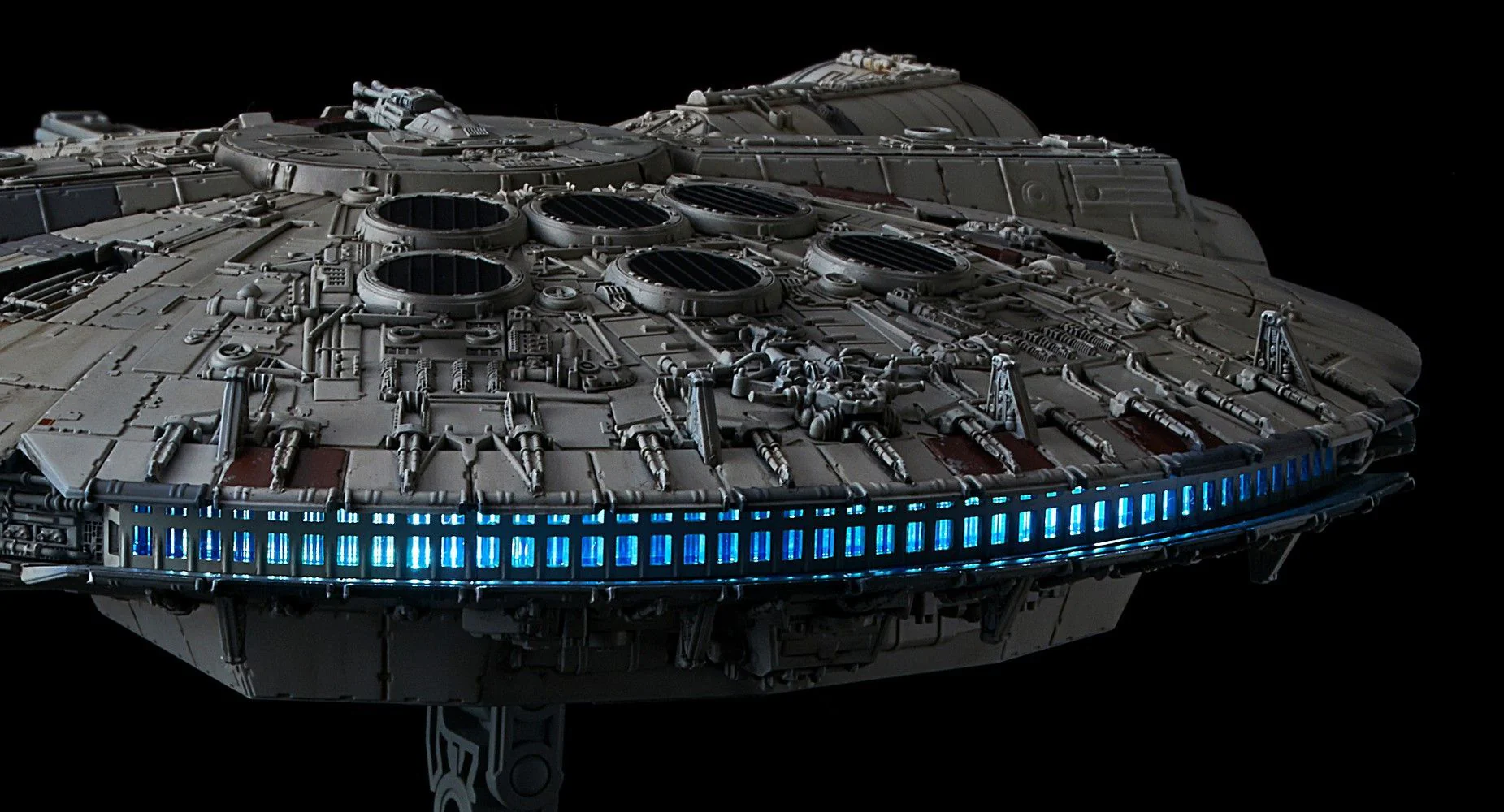 Star Wars The Rise of Skywalker Millennium Falcon 1/144 Scale Model Kit - Image 22