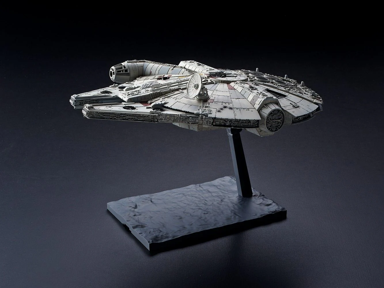 Star Wars The Rise of Skywalker Millennium Falcon 1/144 Scale Model Kit - Image 3