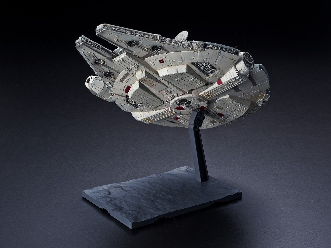 Star Wars The Rise of Skywalker Millennium Falcon 1/144 Scale Model Kit - Image 6