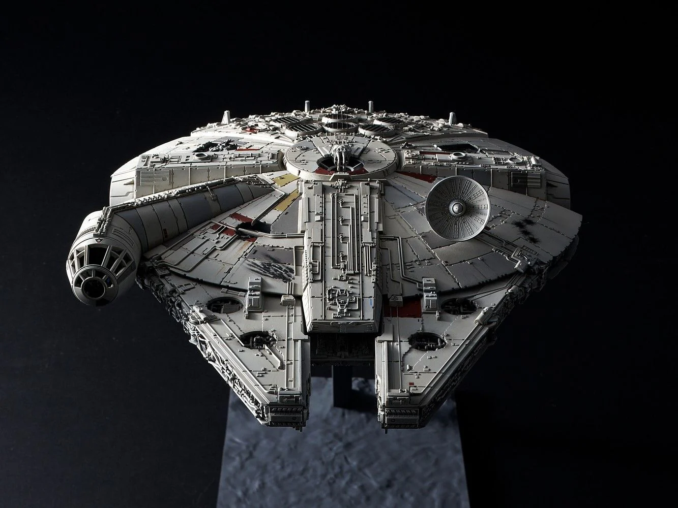 Star Wars The Rise of Skywalker Millennium Falcon 1/144 Scale Model Kit - Image 7