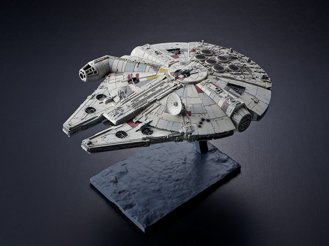Star Wars The Rise of Skywalker Millennium Falcon 1/144 Scale Model Kit - Image 8
