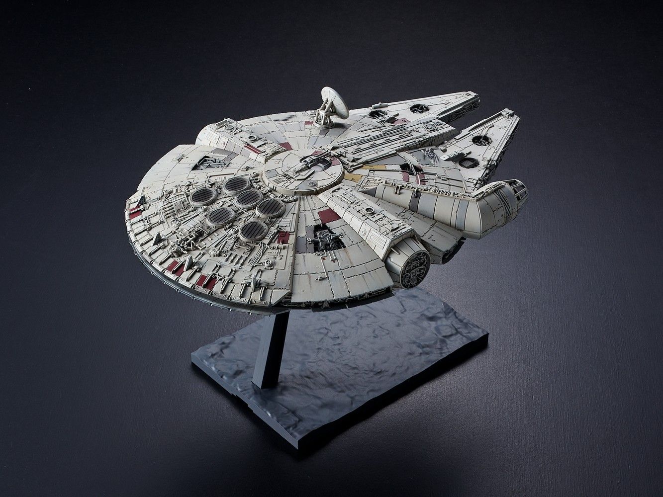Star Wars The Rise of Skywalker Millennium Falcon 1/144 Scale Model Kit - Image 9
