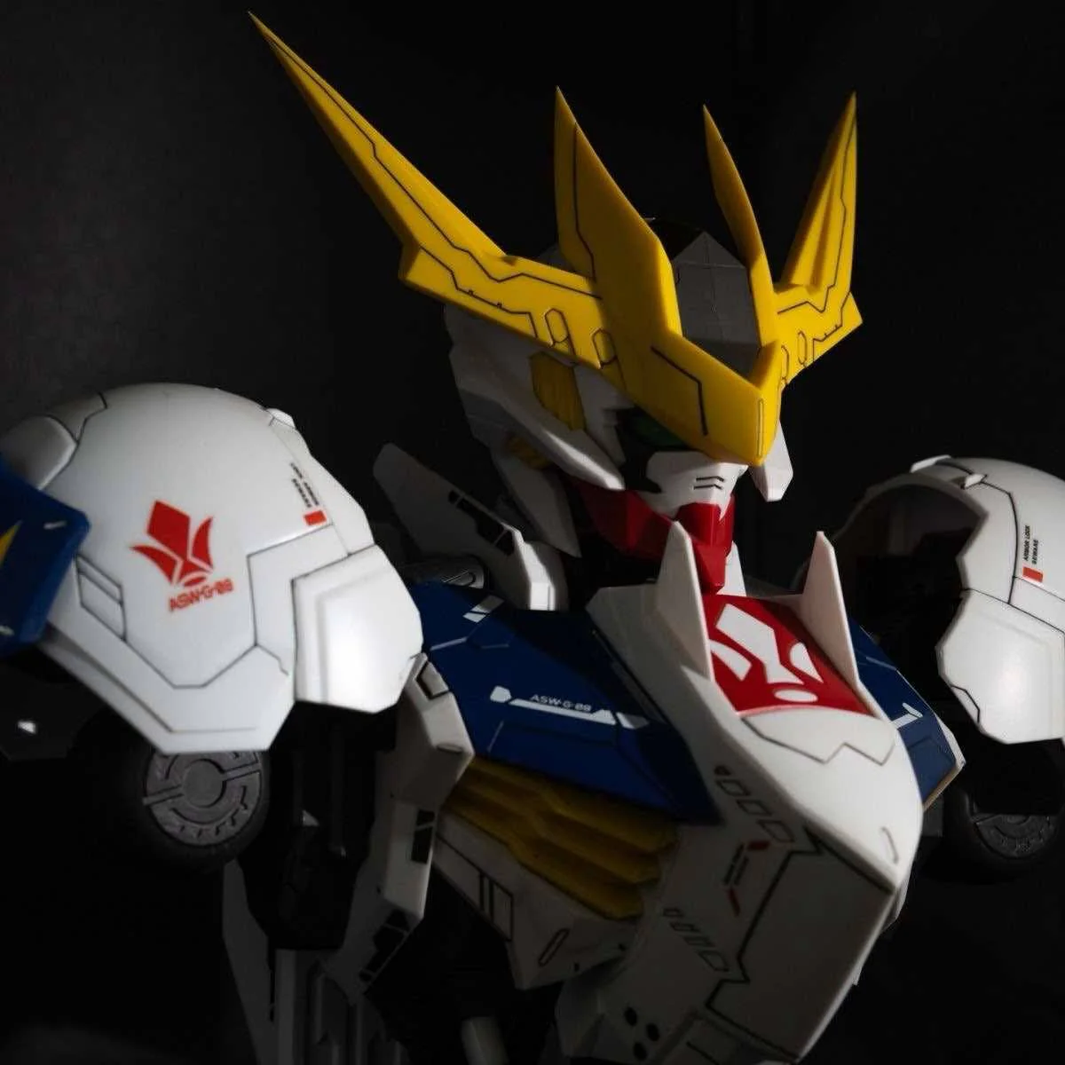 1/35 Barbatos Gundam Bust Model Kit - Image 6