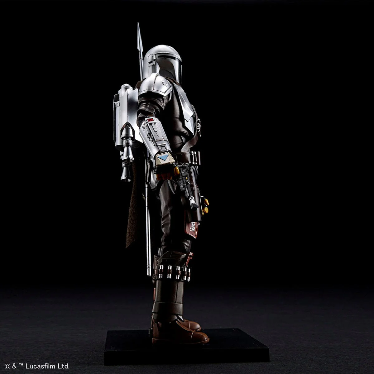 The Mandalorian Beskar Armor (Silver Coating Ver.) 1/12 Scale Model Kit - Image 13