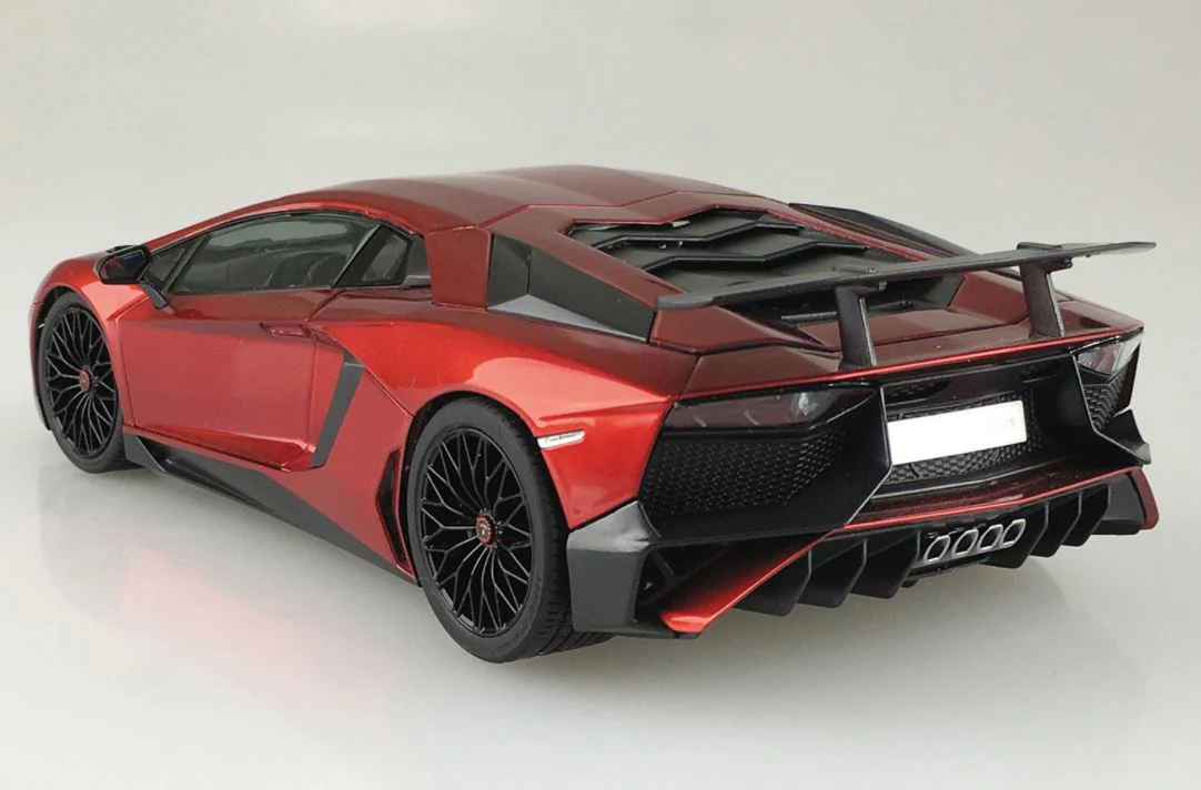 Aoshima 1/24 '15 Lamborghini Aventador SV - Image 3
