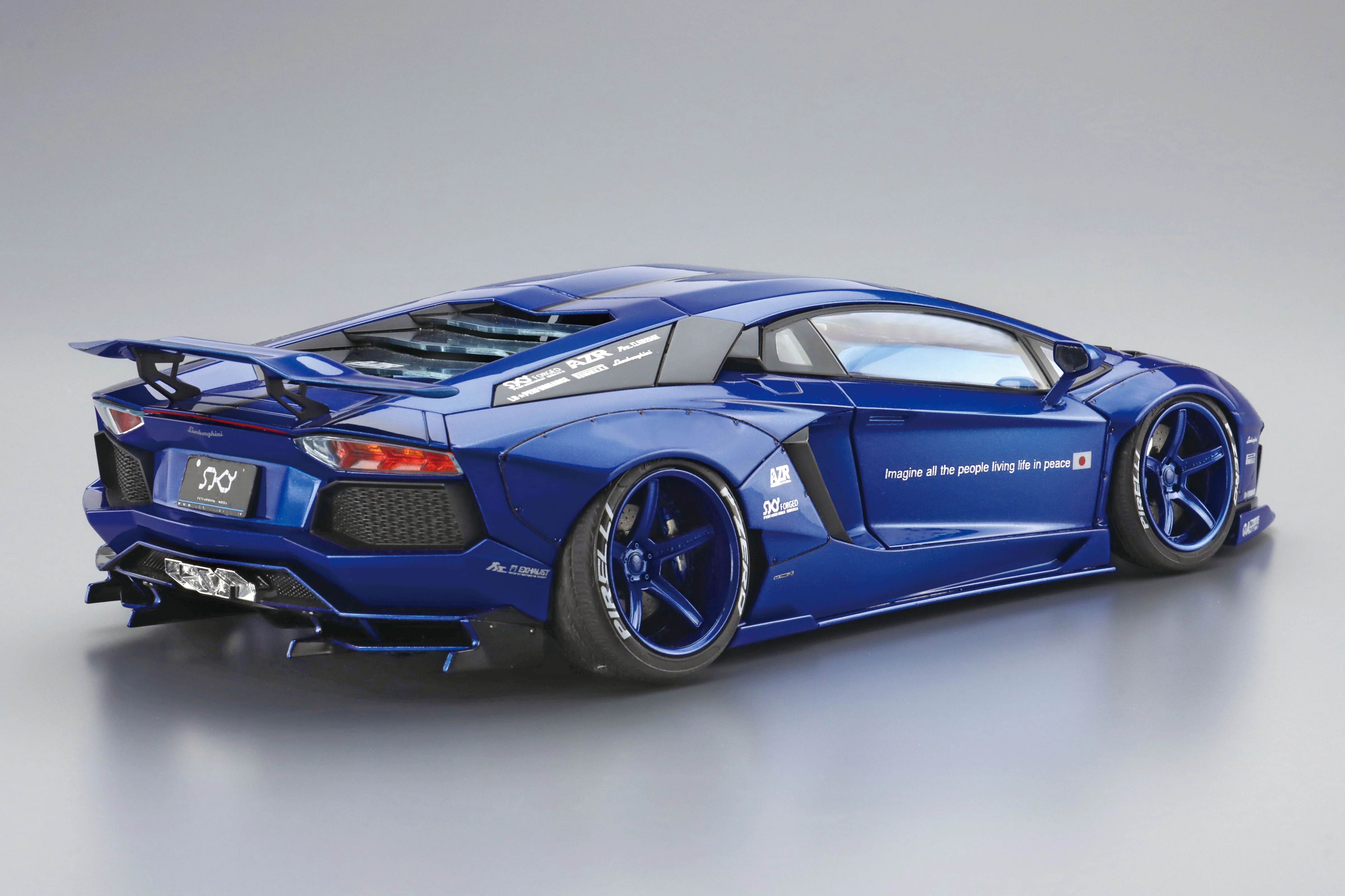 Aoshima 1/24 LB-Works Lamborghini Aventador Ver.2 - Image 4