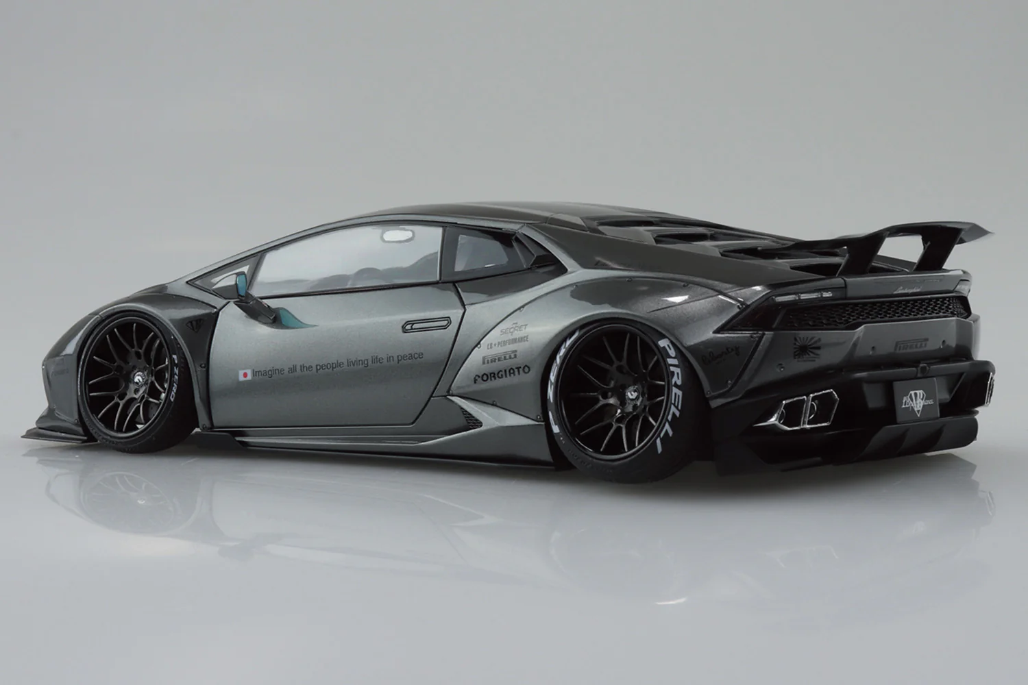 Aoshima 1/24 Liberty Walk LB-Works Lamborghini Huracan Ver.2 - Image 2