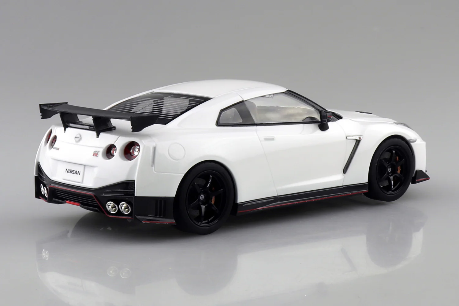 Aoshima 1/24 Snap Car #05-BW 1/24 R35 NISSAN GT-R NISMO 2017 Brilliant White Pearl - Image 2