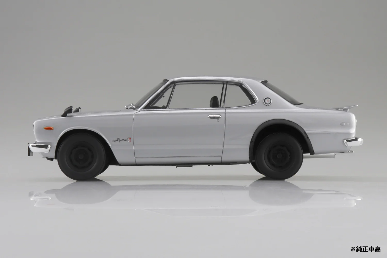 Aoshima 1/24 SNAP CAR KPGC10 SKYLINE HT GT-R 1970 Silver - Image 3