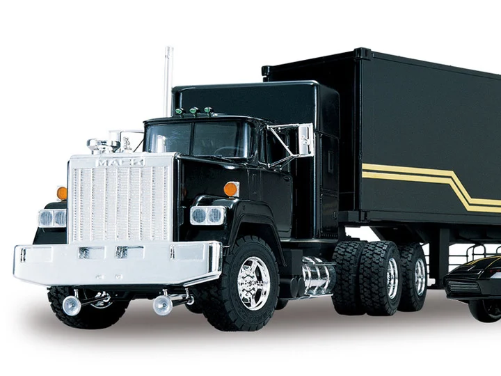 Knight Rider Knight Trailer Truck 1/28 Scale Model Kit