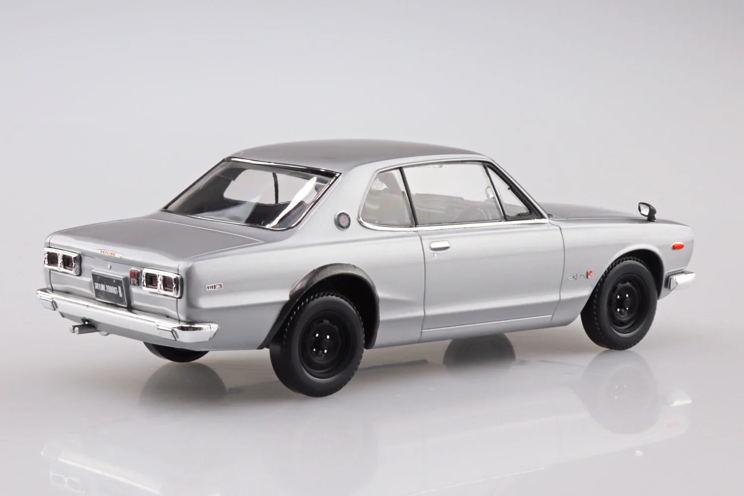 Aoshima 1/32 Snap Kit #09-A-SV Nissan C10 Skyline 2000GT-R(Silver) - Image 2