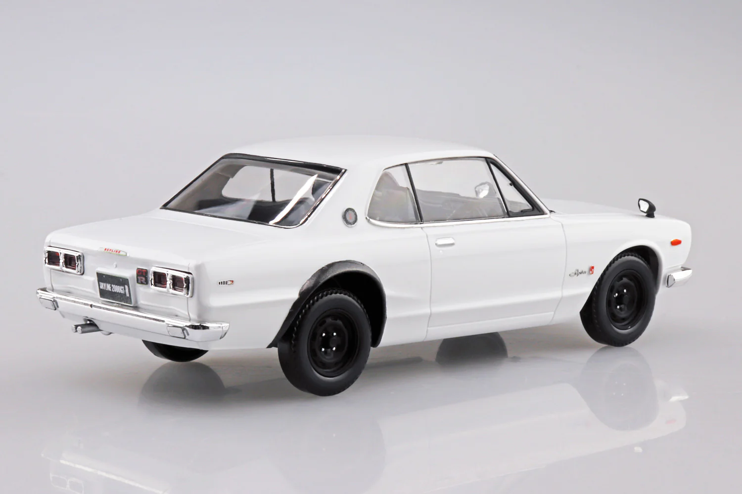 Aoshima 1/32 Snap Kit #09-B -WH Nissan C10 Skyline 2000GT-R(White) - Image 2