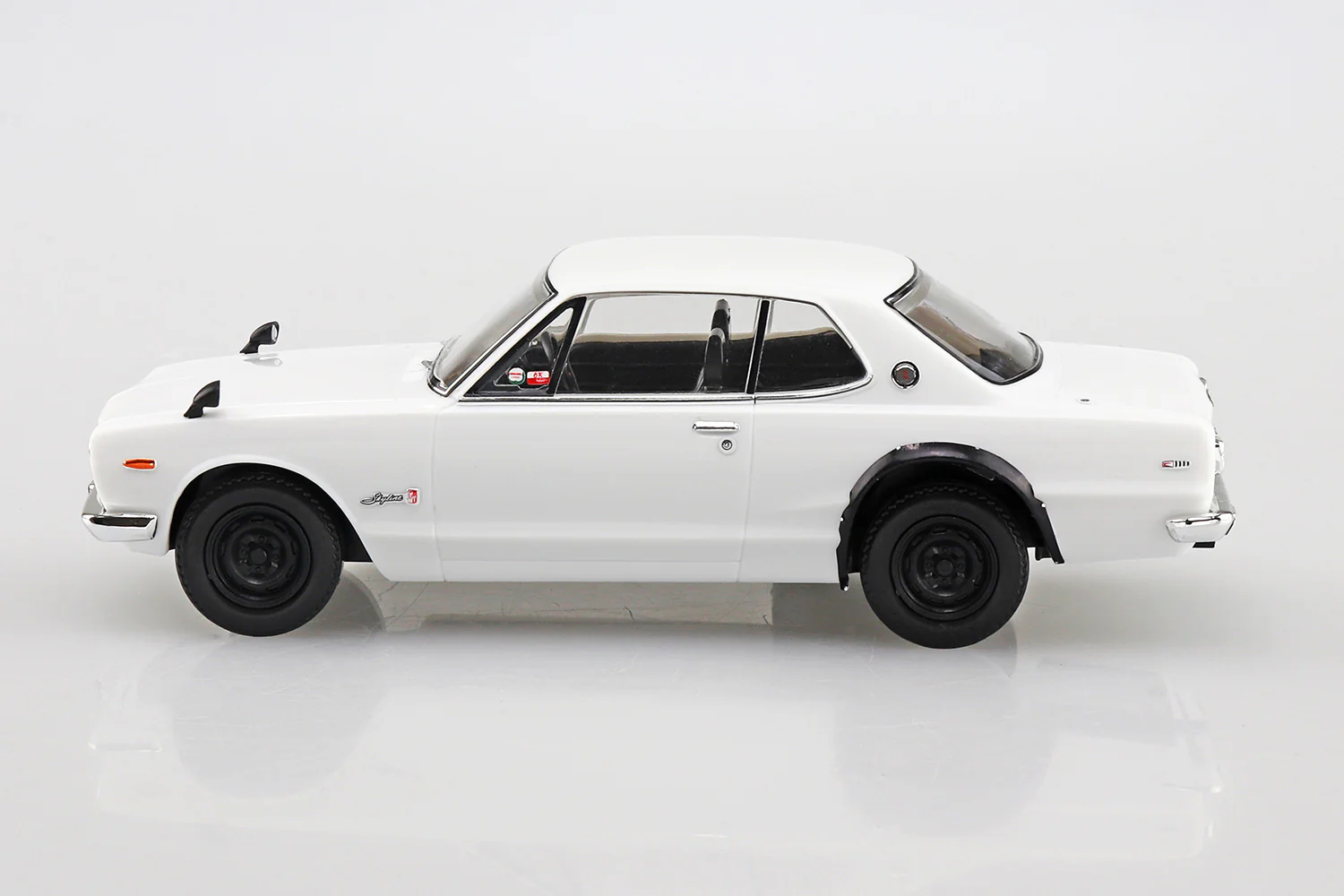 Aoshima 1/32 Snap Kit #09-B -WH Nissan C10 Skyline 2000GT-R(White) - Image 3