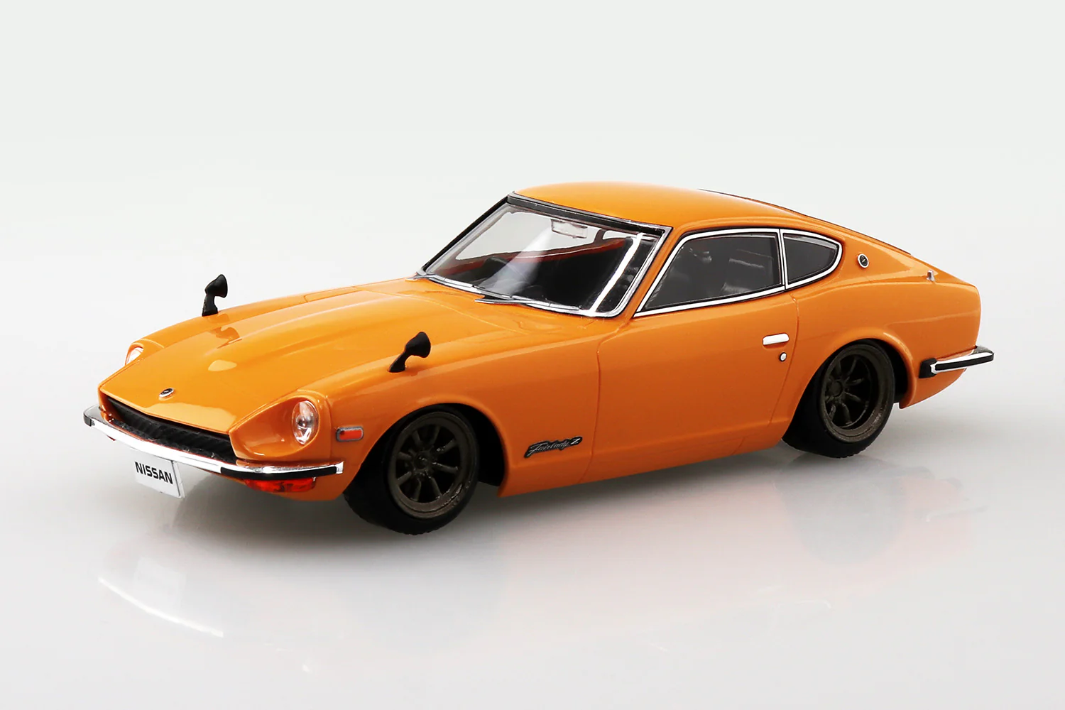 Aoshima 1/32 SNAP KIT #13-SP4 Nissan S30 Fairlady Z Custom Wheel (Safari Brown)