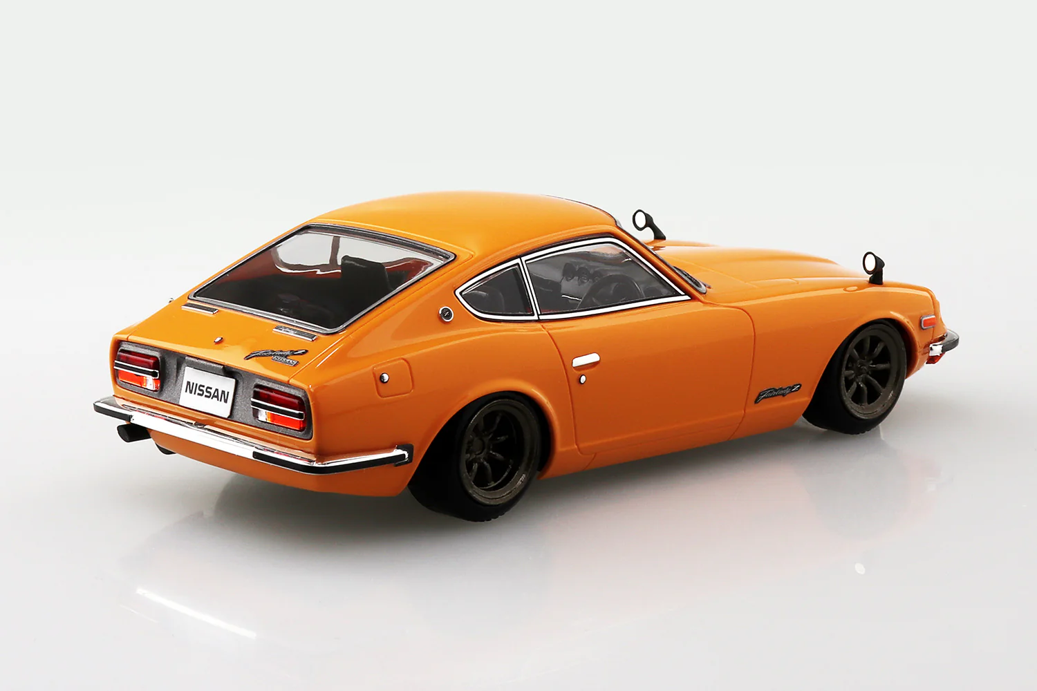 Aoshima 1/32 SNAP KIT #13-SP4 Nissan S30 Fairlady Z Custom Wheel (Safari Brown) - Image 3
