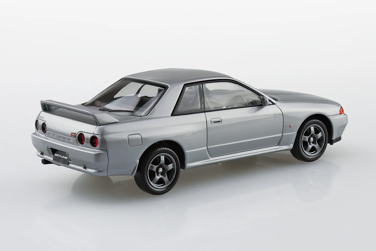 Aoshima 1/32 SNAP KIT #14-D Nissan R32 Skyline GT-R (Spark Silver) - Image 3