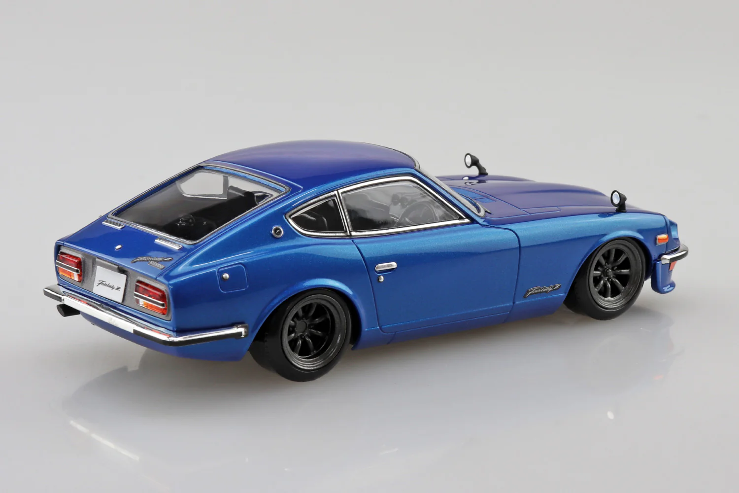 Aoshima 1/32 Snap Kit #15CU-BE Nissan S30 Fairlady Z custom(Blue metallic) - Image 3