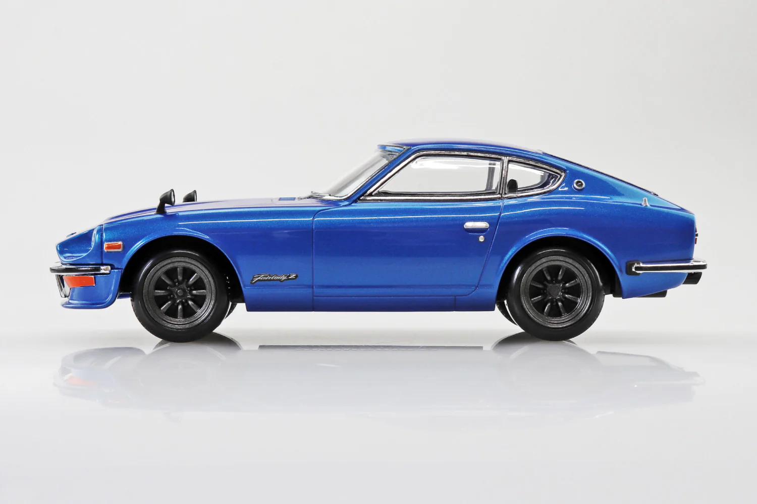 Aoshima 1/32 Snap Kit #15CU-BE Nissan S30 Fairlady Z custom(Blue metallic) - Image 5