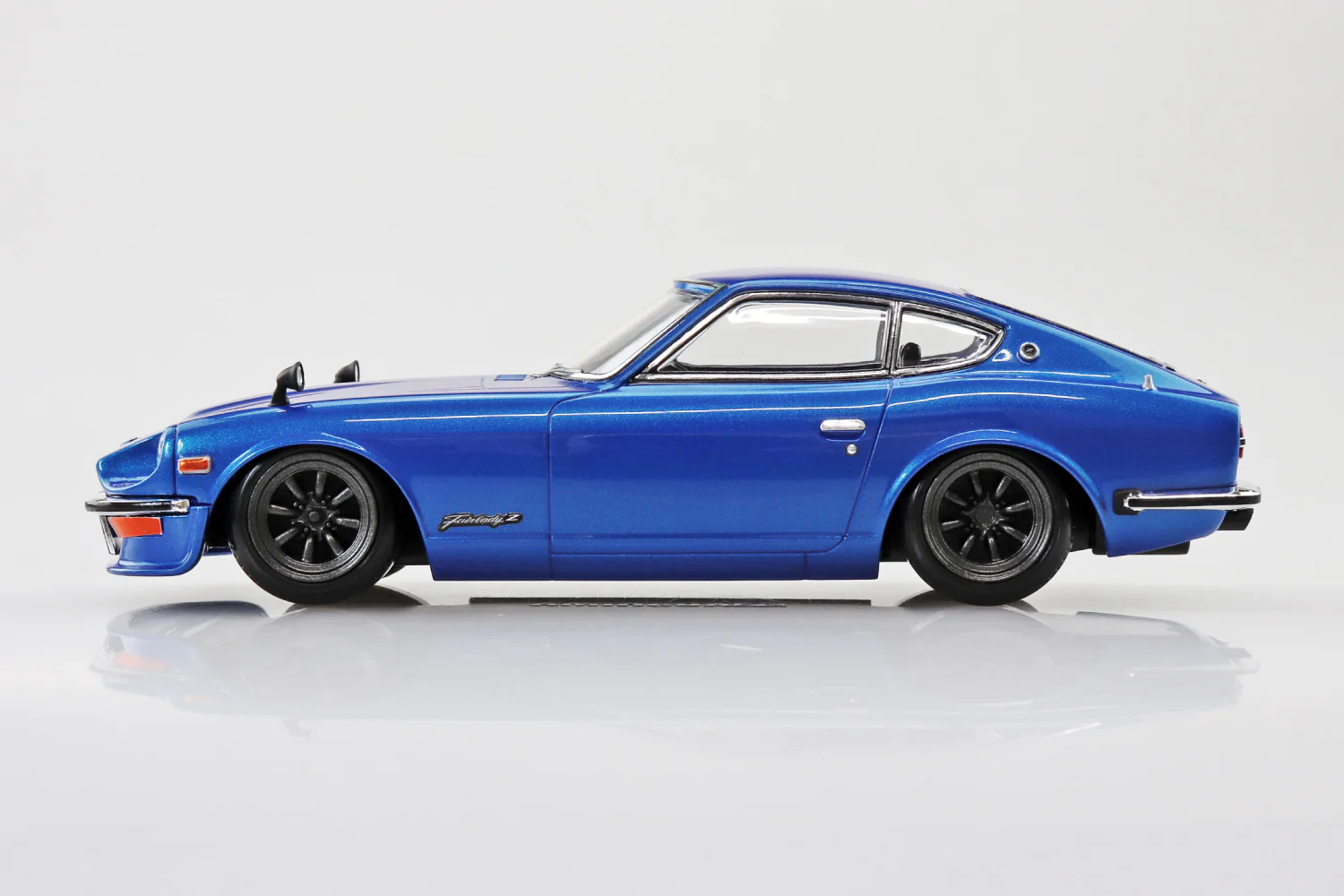 Aoshima 1/32 Snap Kit #15CU-BE Nissan S30 Fairlady Z custom(Blue metallic) - Image 6