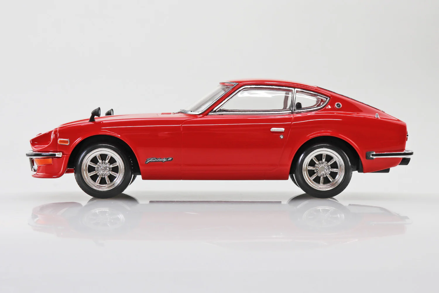Aoshima 1/32 Snap Kit #15CU-RD Nissan S30 Fairlady Z Custom(Red) - Image 4