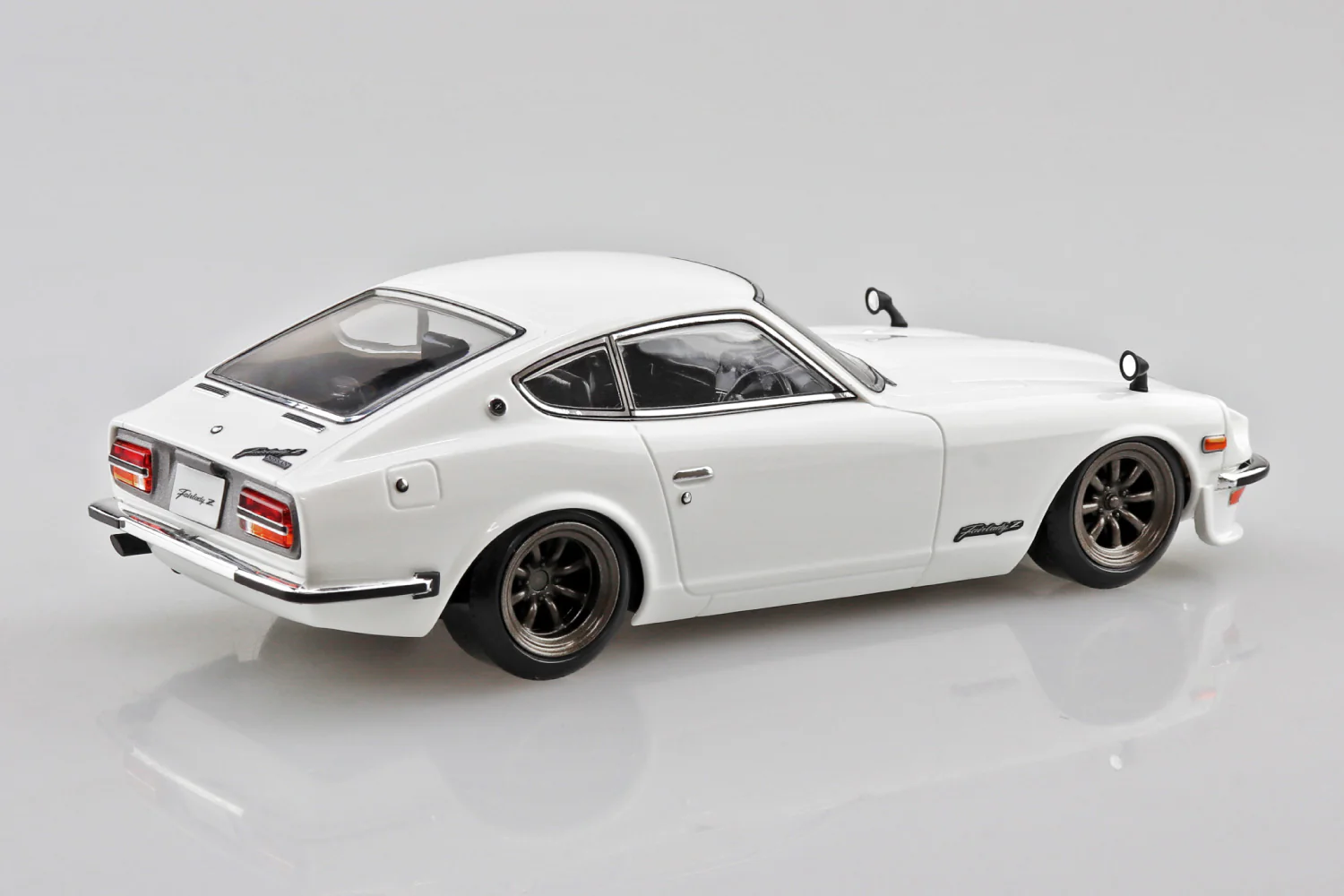 Aoshima 1/32 Snap Kit #15CU-WH Nissan S30 Fairlady Z Custom(White) - Image 4