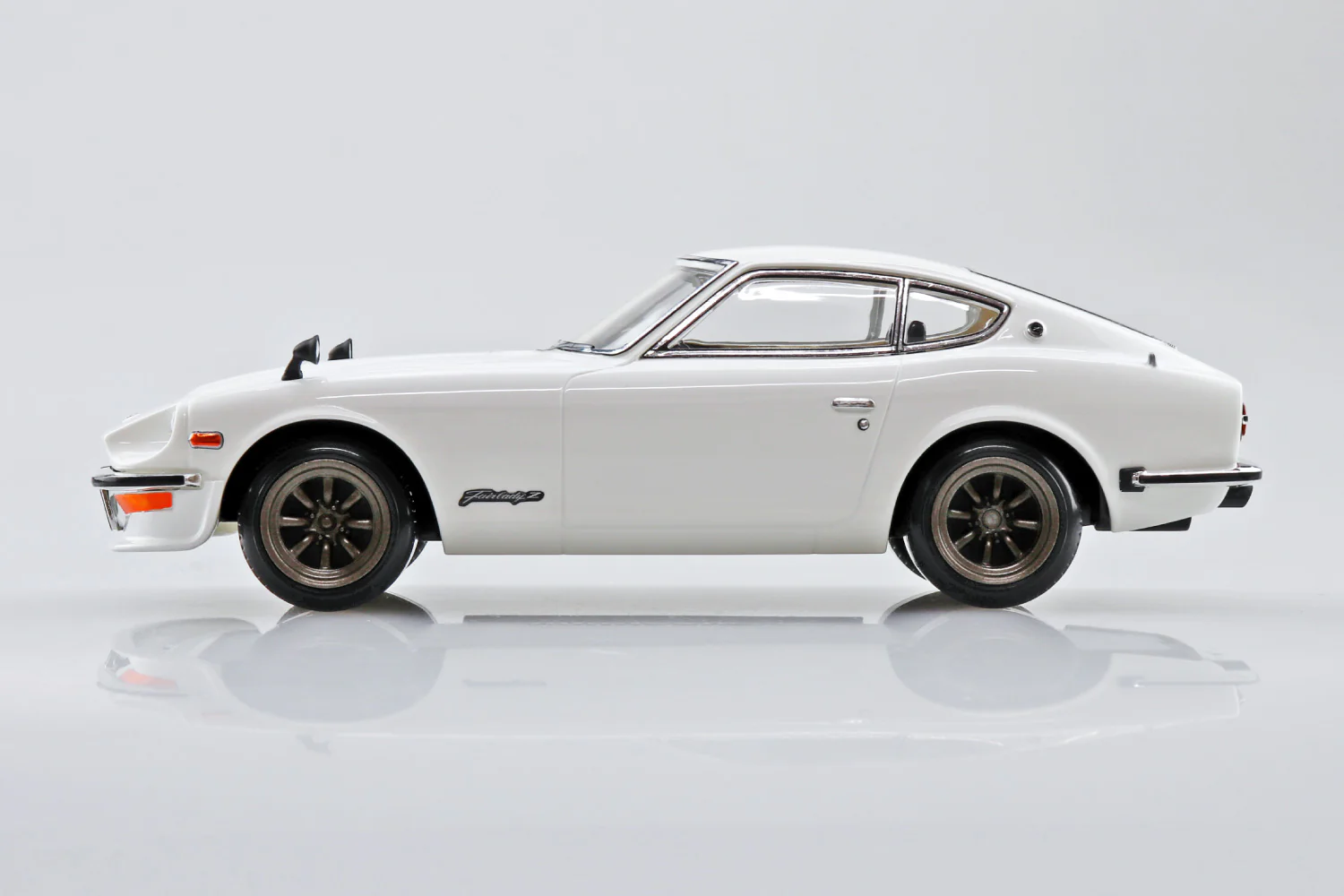 Aoshima 1/32 Snap Kit #15CU-WH Nissan S30 Fairlady Z Custom(White) - Image 5