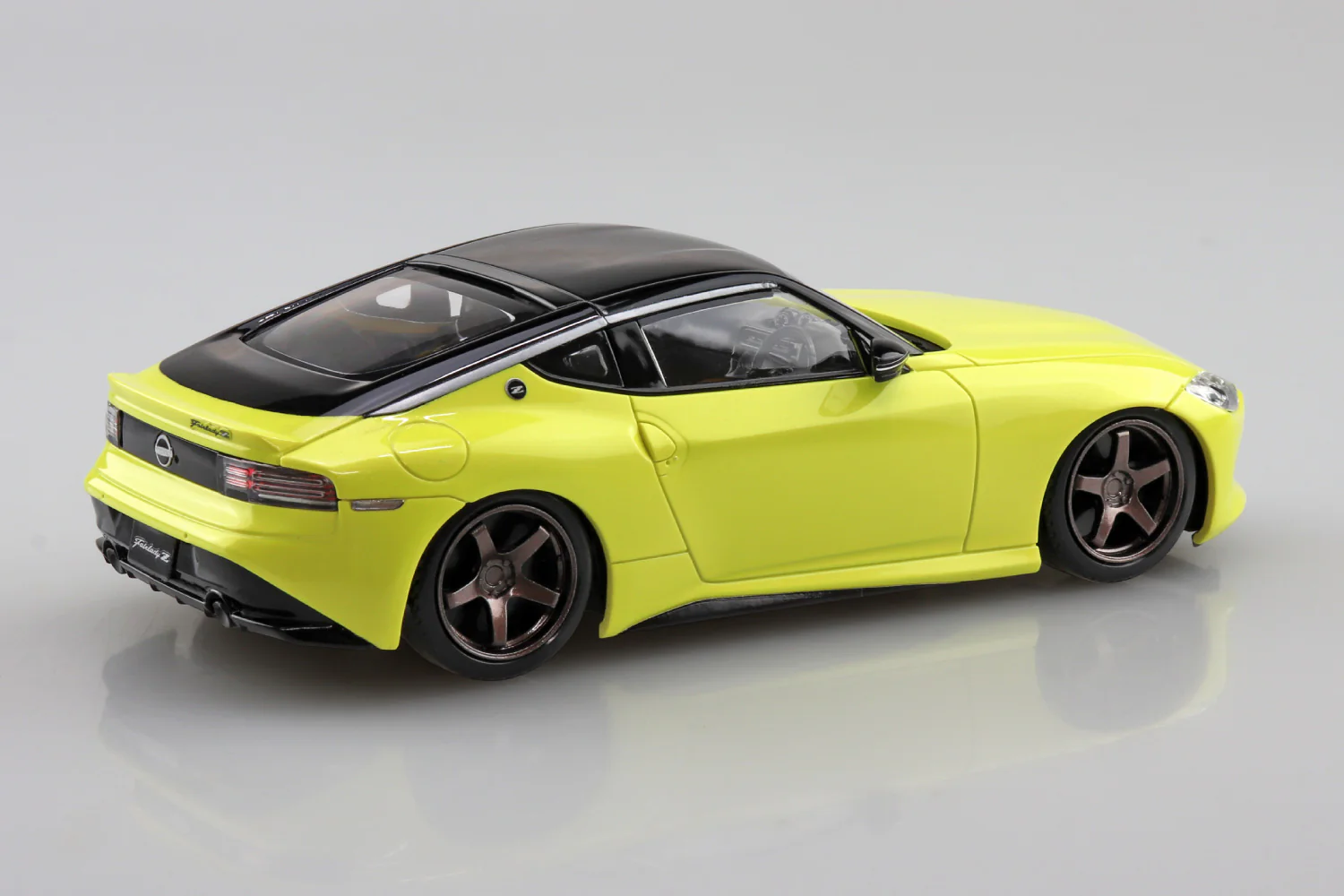 Aoshima 1/32 SNAP KIT #17CU-IY Nissan RZ34 Fairlady Z Custom Wheel(Ikazuchi Yellow) - Image 3