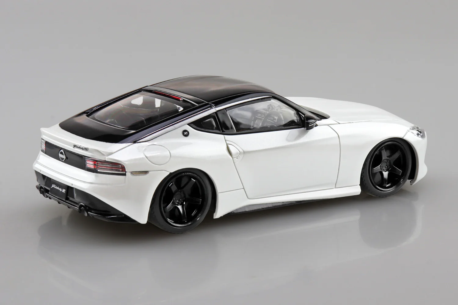 Aoshima 1/32 SNAP KIT #17CU-PW Nissan RZ34 Fairlady Z Custom Wheel(Prism White) - Image 3