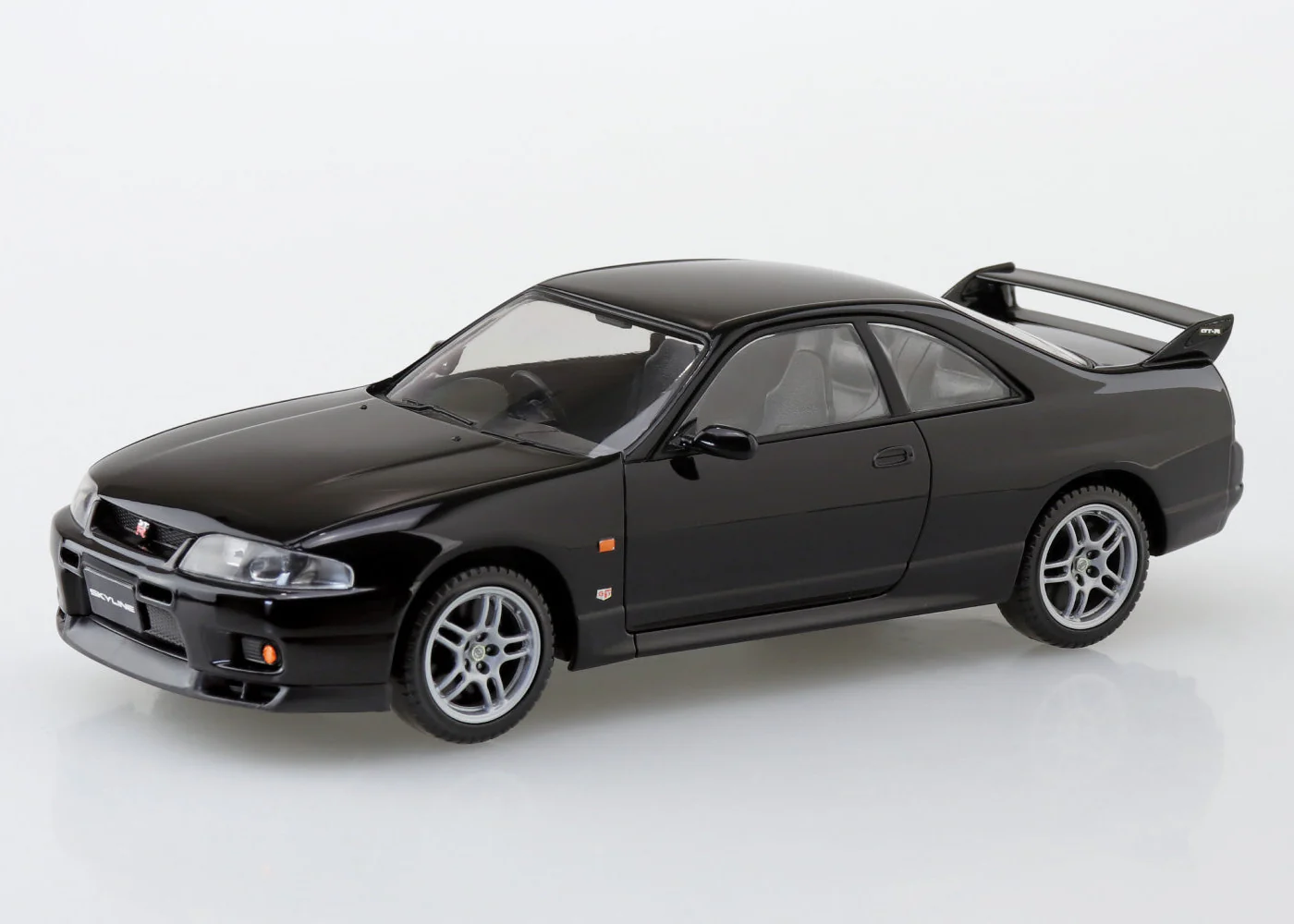 Aoshima 1/32 SNAP KIT #21-BK Nissan R33 Skyline GT-R (Black)