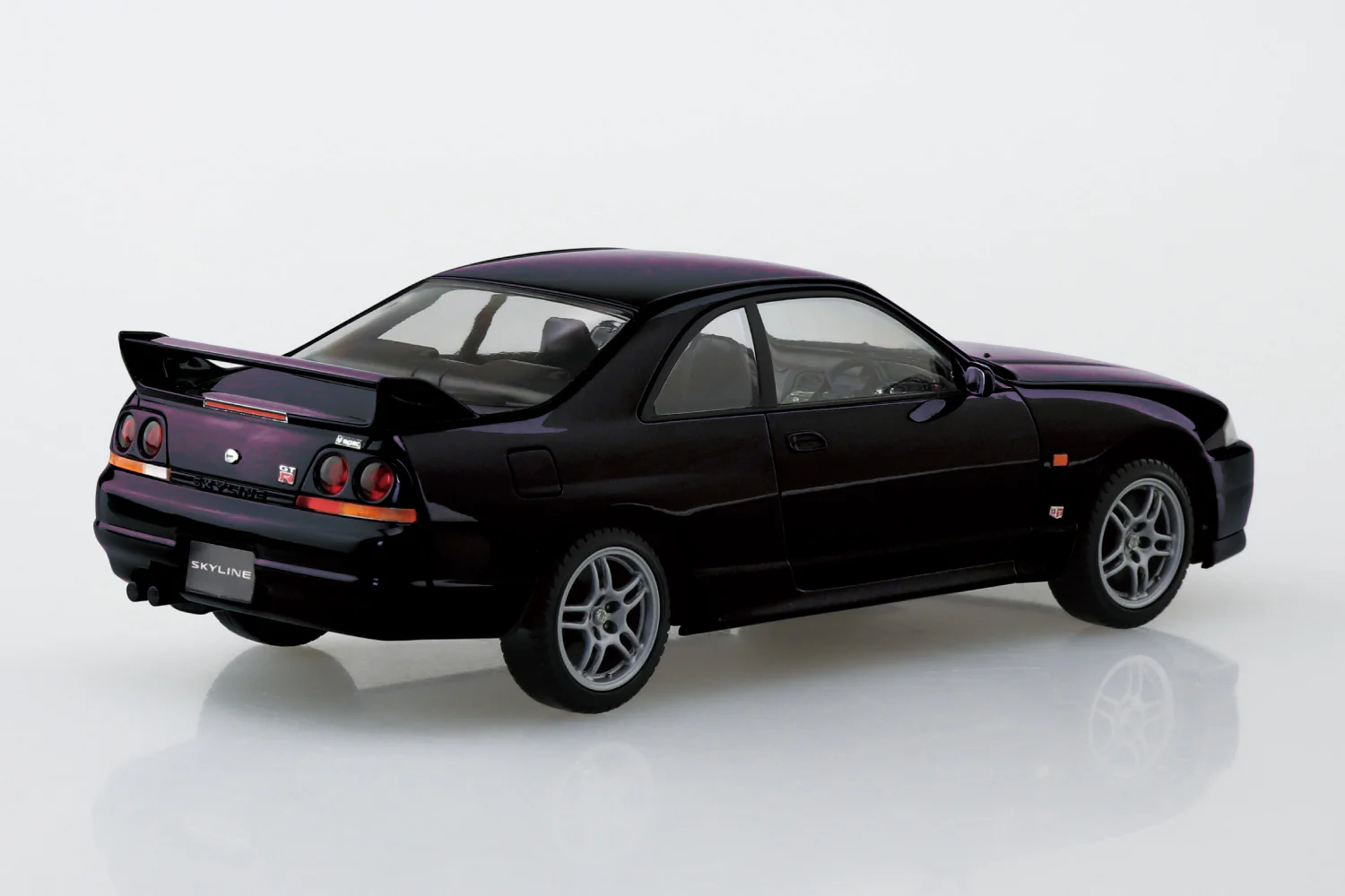 Aoshima 1/32 SNAP KIT #21-MP Nissan R33 Skyline GT-R (Midnight Purple) - Image 3