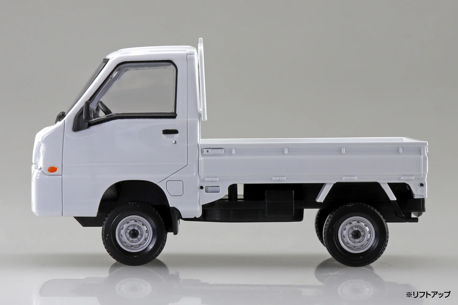 Aoshima 1/32 Snap Kit Subaru Sambar Truck (Frost White) - Image 4
