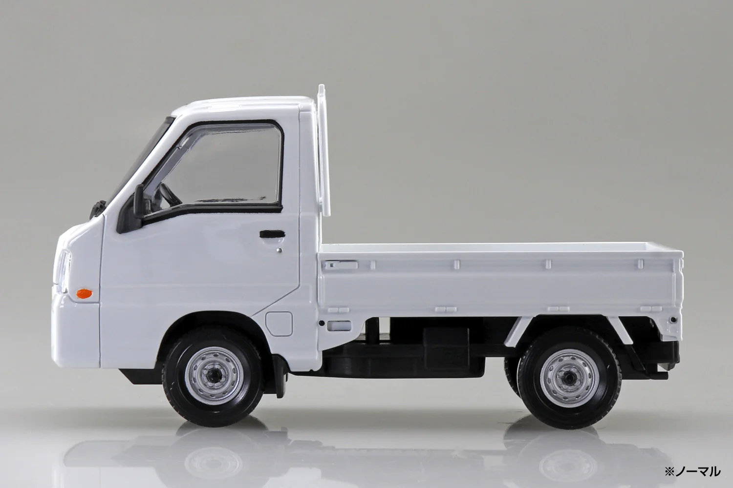 Aoshima 1/32 Snap Kit Subaru Sambar Truck (Frost White) - Image 5