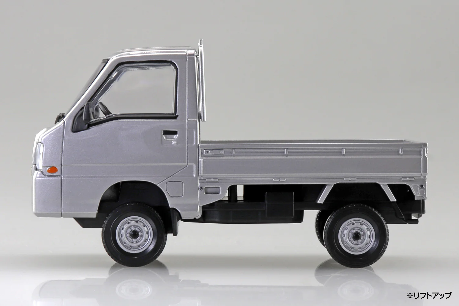 Aoshima 1/32 Snap Kit Subaru Sambar Truck (Sterling Silver Metallic) - Image 4