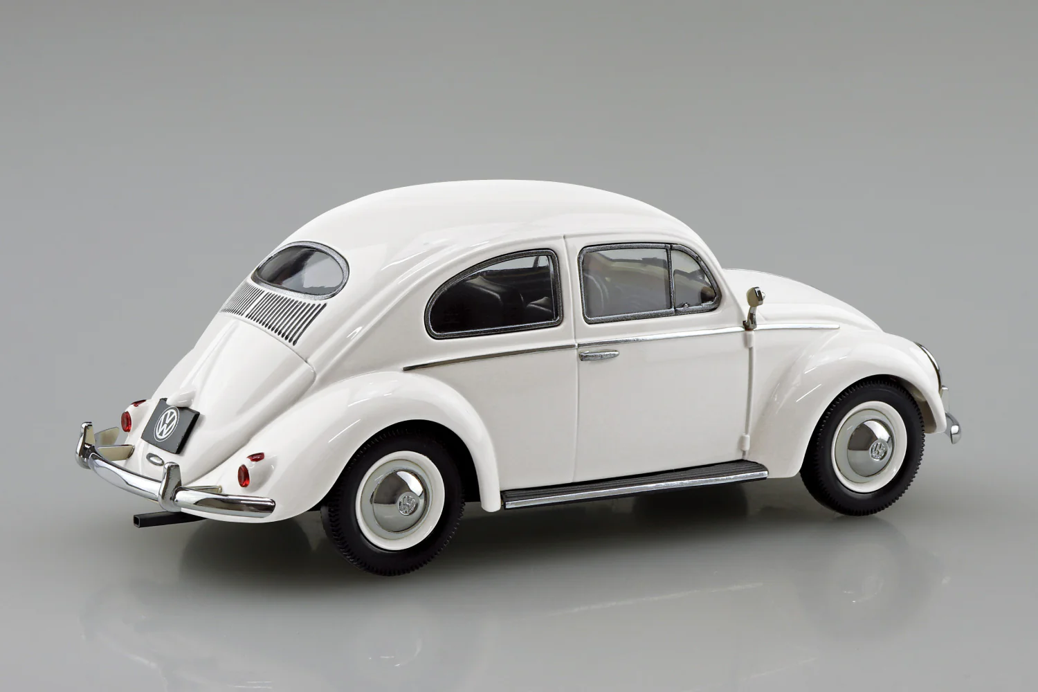 Aoshima 1/32 Volkswagen Beetle (Pearl White) - Image 2