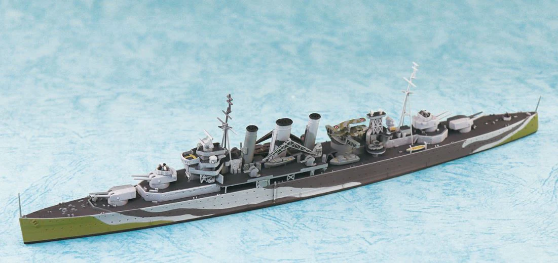 Aoshima 1/700 British Heavy Cruiser Kent - Image 2