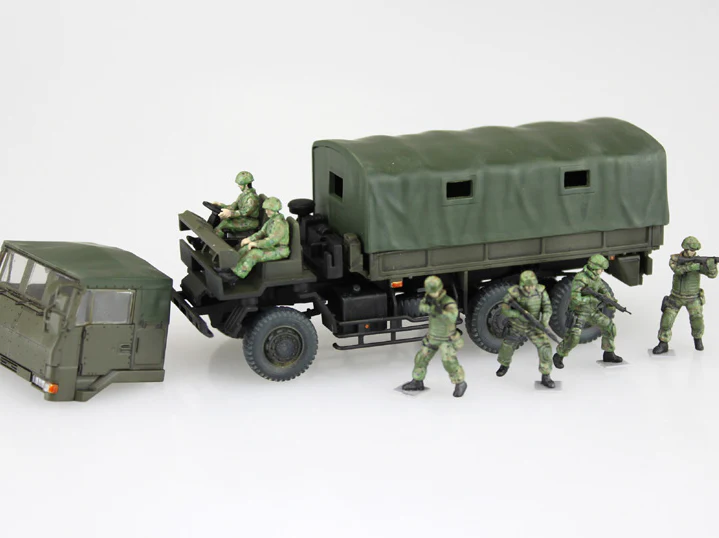 Aoshima 1/72 JGSDF 3 1/2T Truck With Additional Armor (W/4 Figures) - Image 5