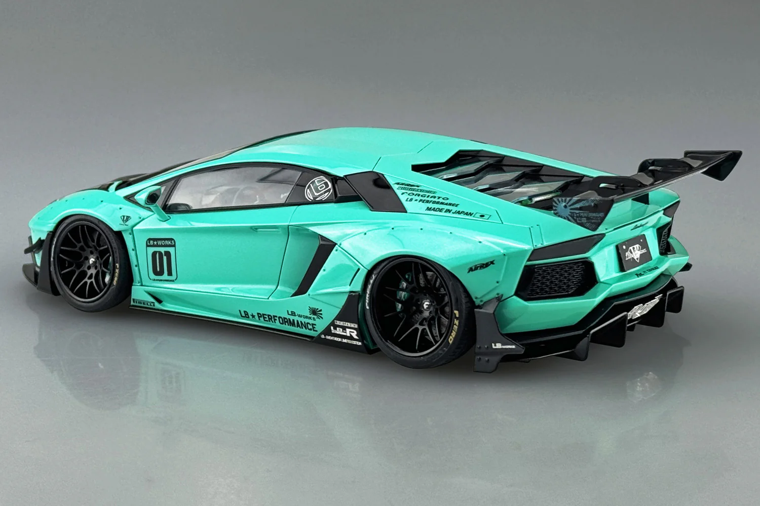 Aoshima LB-WORKS 1/24 Lamborghini Aventador Limited Edition Ver.2 - Image 2