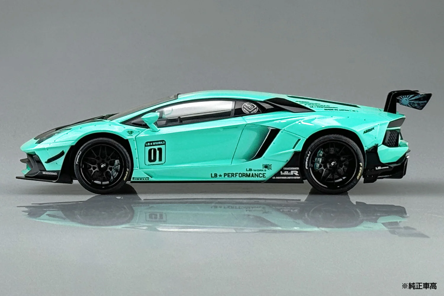 Aoshima LB-WORKS 1/24 Lamborghini Aventador Limited Edition Ver.2 - Image 3