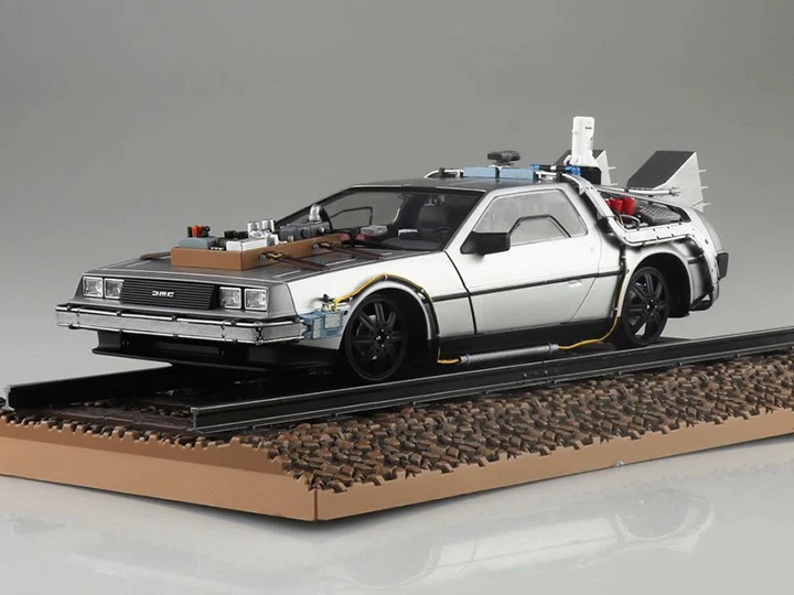 Back to the Future Part III Movie Mecha No.BT-04 Time Machine with Railroad 1/24 Scale Model Kit