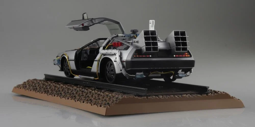 Back to the Future Part III Movie Mecha No.BT-04 Time Machine with Railroad 1/24 Scale Model Kit - Image 3