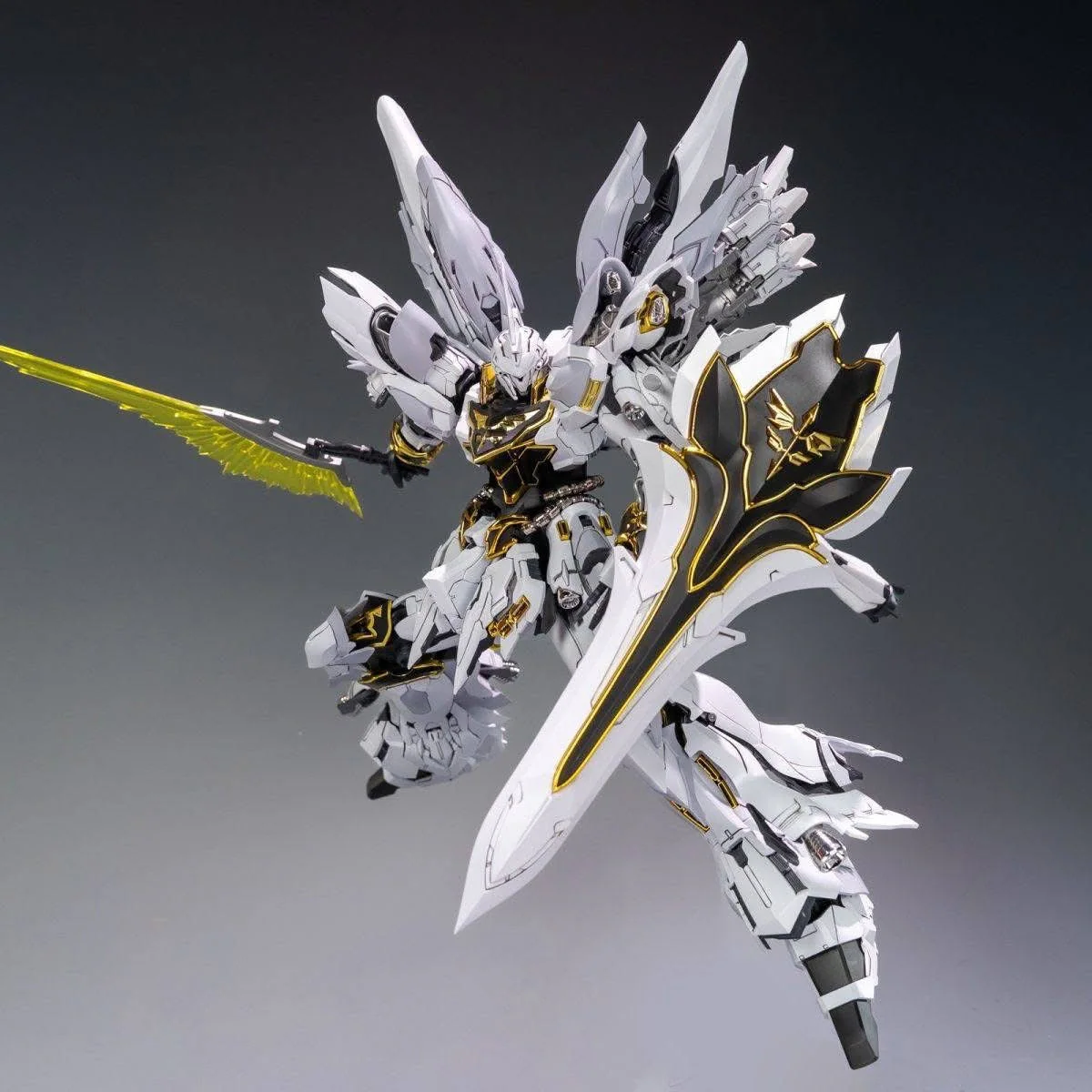 Comet Technology 1/100 scale White Version Model Kit - Image 3
