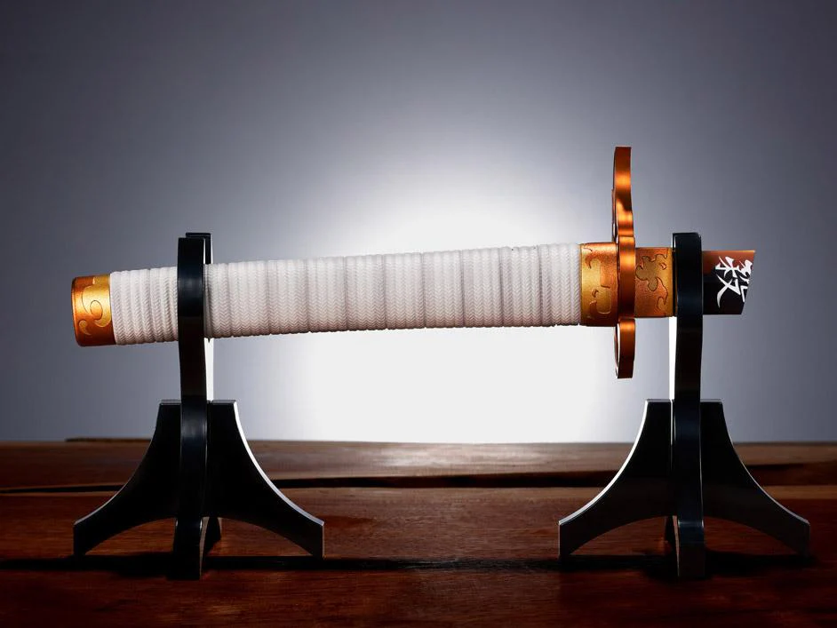 Kimetsu no Yaiba Proplica Kyojuro Rengoku's Broken Nichirin Sword - Image 2