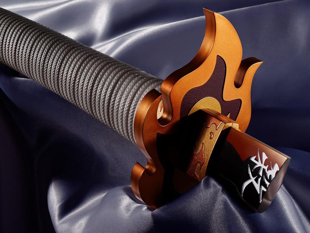 Kimetsu no Yaiba Proplica Kyojuro Rengoku's Broken Nichirin Sword - Image 6