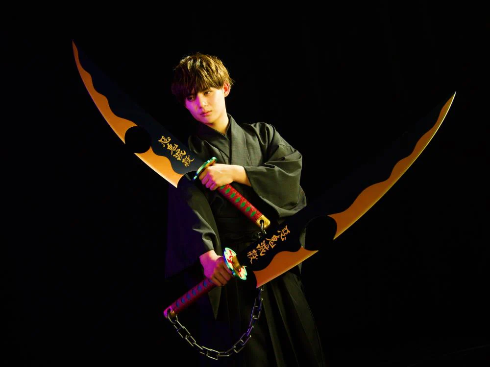 Demon Slayer: Kimetsu no Yaiba Proplica Tengen Uzui's Nichirin Swords - Image 5