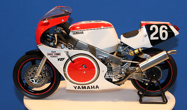 Fujimi 1/12 Yamaha YZF750 Lucky Strike Roberts - Image 4