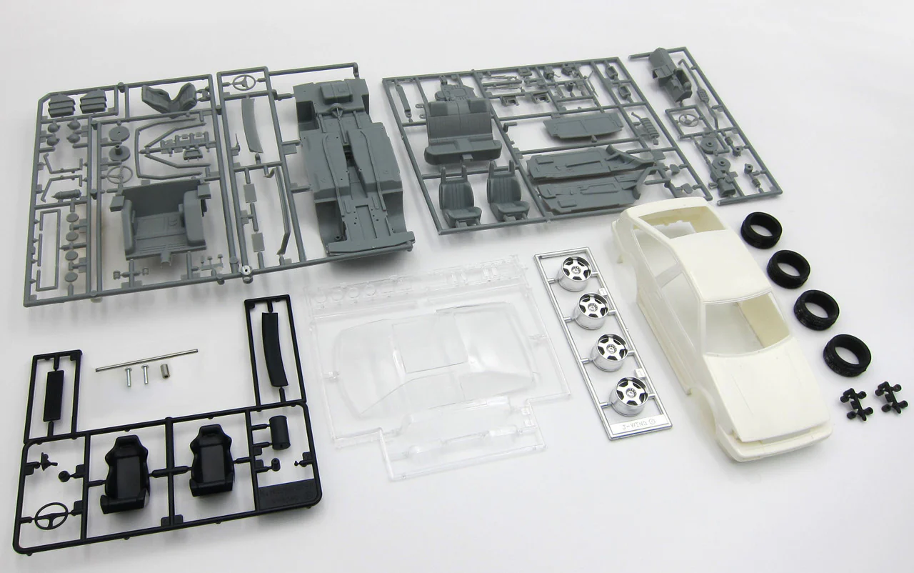 Fujimi 1/24 ISD-8 Initial D, AE85 Levin Itsuki Takeuchi - Image 3