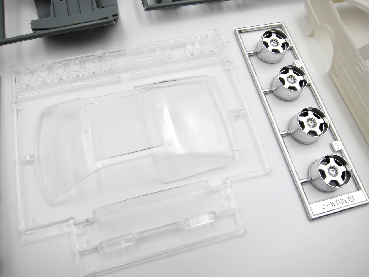 Fujimi 1/24 ISD-8 Initial D, AE85 Levin Itsuki Takeuchi - Image 4