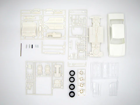 Fujimi 1/24 Nissan Cedric 4 Door Hardtop (Y30) (High Society Car Version) - Image 2