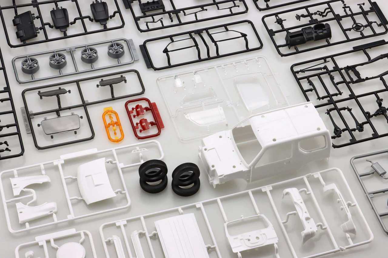 Fujimi 1/24 Suzuki Jimny JB23 (Rand Venture/Pearl White) - Image 2