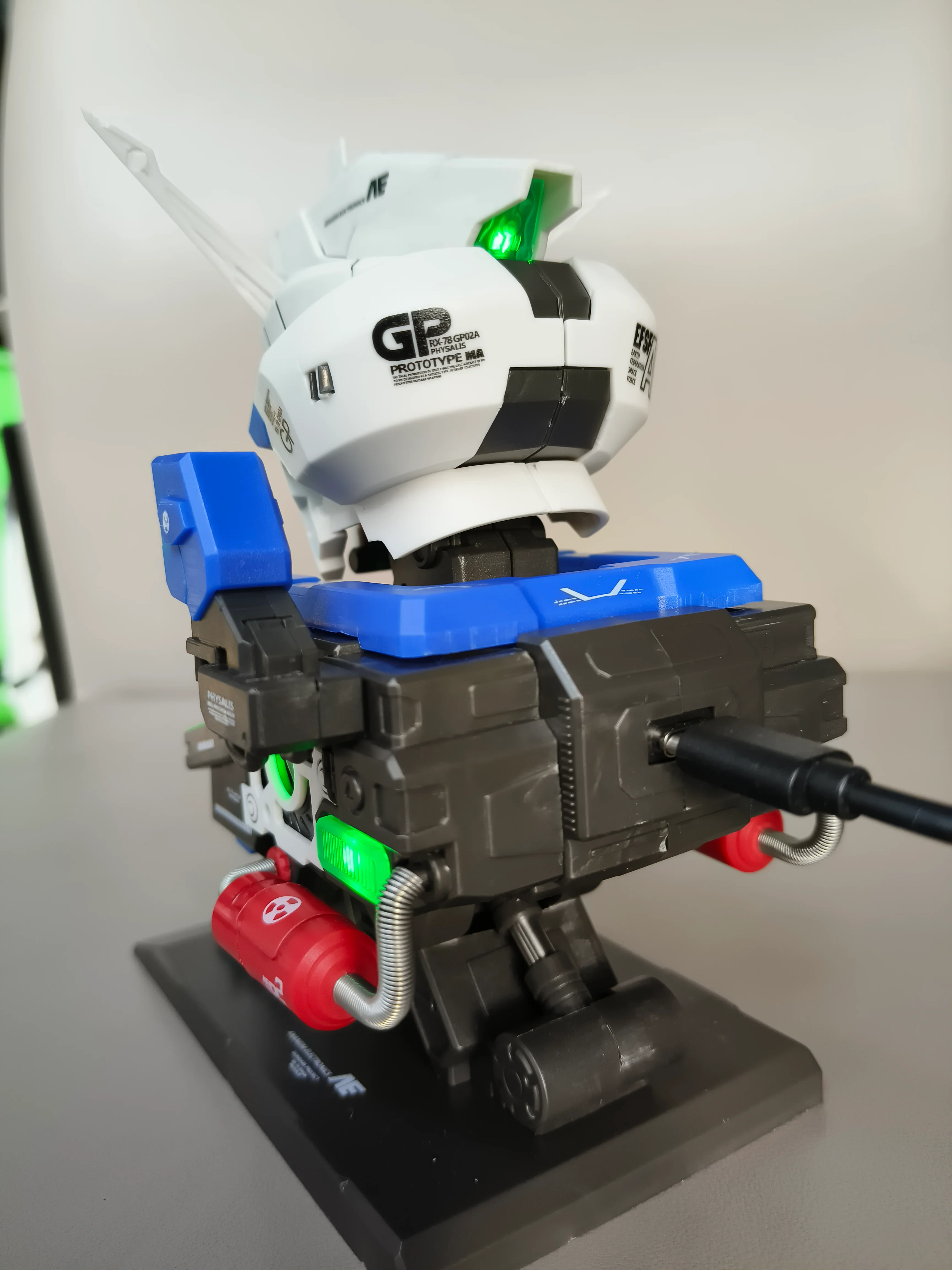 GP02 Bust 1/38 Scale Model Kit - Image 2